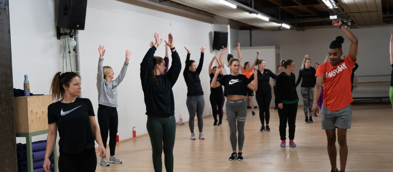 Hoe ziet een zumba fitness les eruit